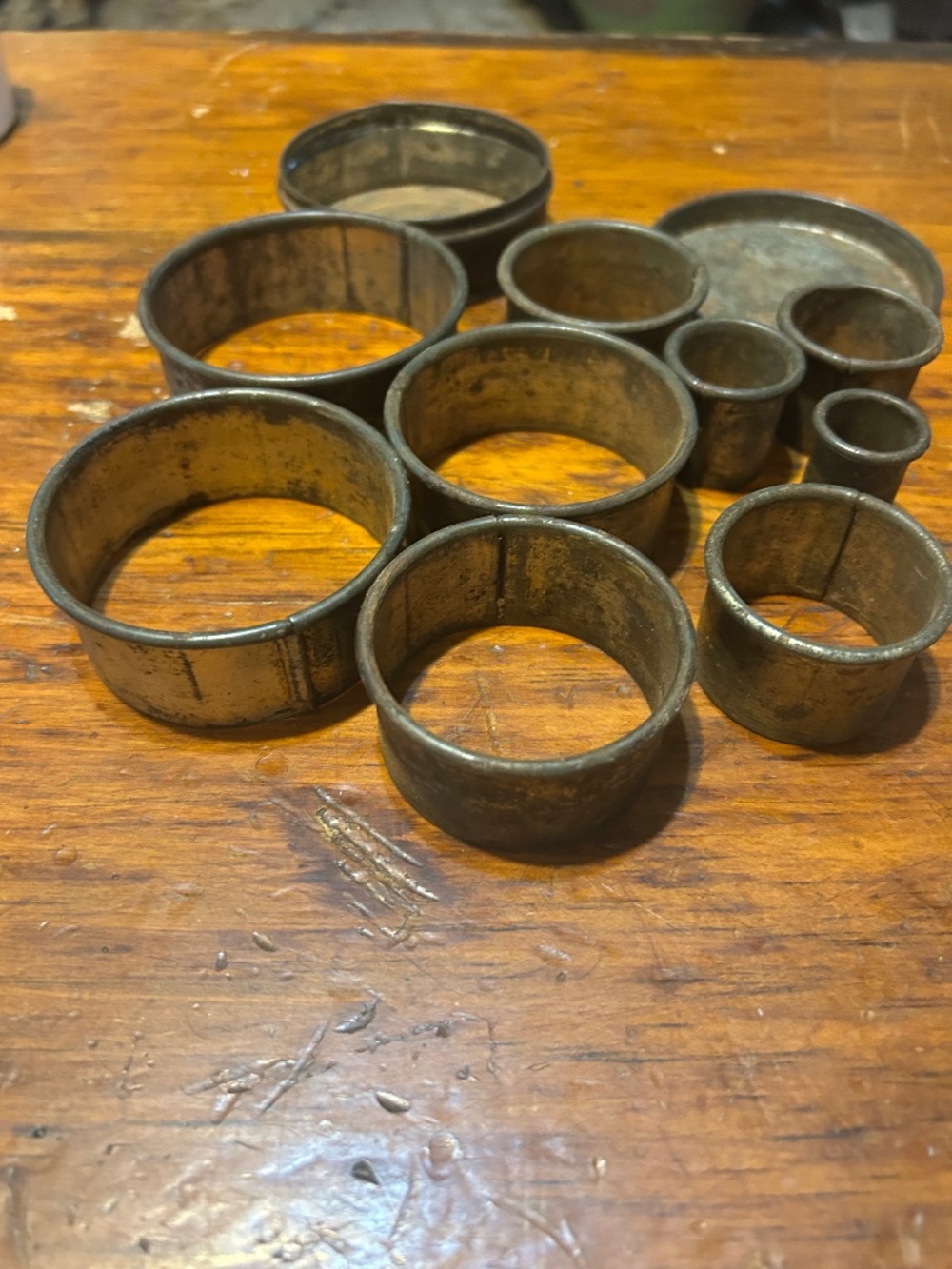 Vintage tin pastry nesting 9-set cookie biscuit cutters